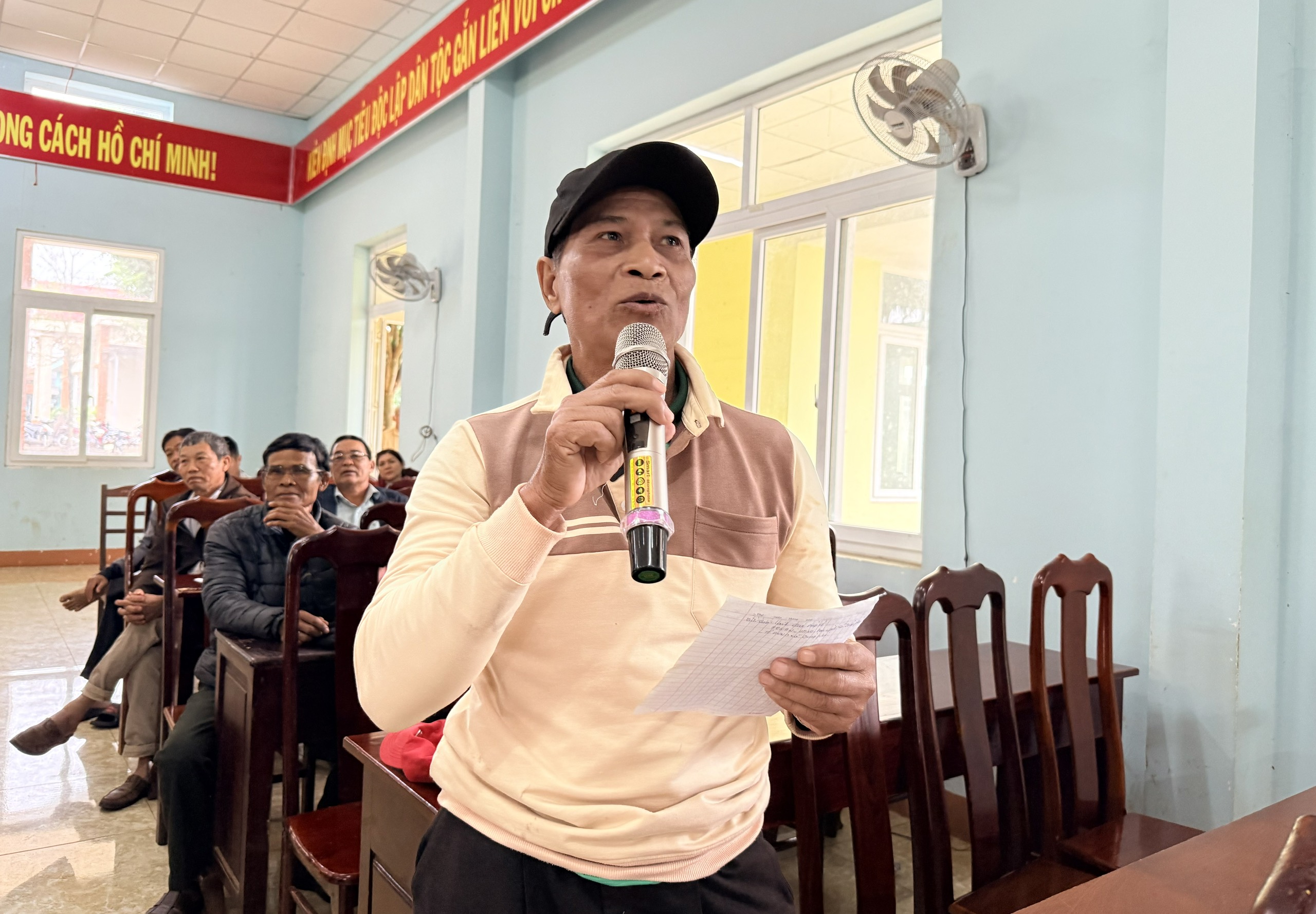 Bà con cử tri đã có nhiều ý kiến, kiến nghị và phản ánh đến Tổ đại biểu HĐND xã